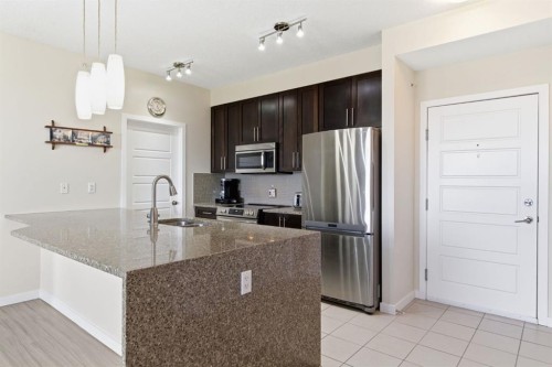 408-207 Sunset Drive, Cochrane, AB - Indoor Photo Showing Kitchen With Stainless Steel Kitchen With Upgraded Kitchen