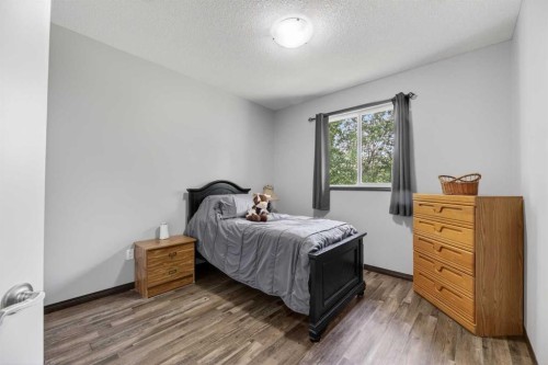 107 Westridge Place, Didsbury, AB - Indoor Photo Showing Bedroom