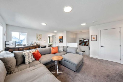 29 Sundown Close, Cochrane, AB - Indoor Photo Showing Living Room