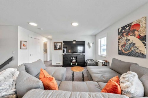 29 Sundown Close, Cochrane, AB - Indoor Photo Showing Living Room