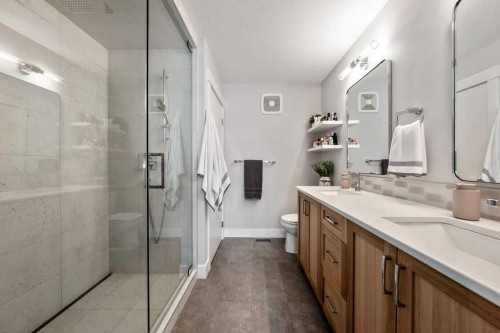 29 Sundown Close, Cochrane, AB - Indoor Photo Showing Bathroom