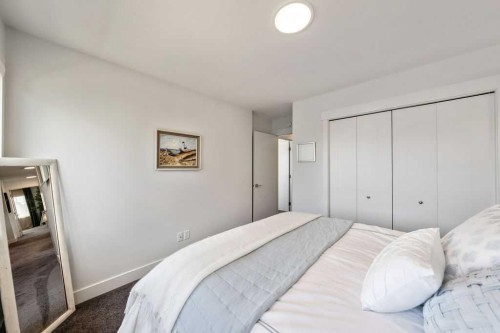 29 Sundown Close, Cochrane, AB - Indoor Photo Showing Bedroom