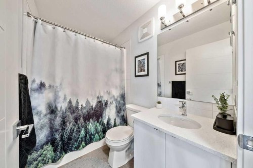 29 Sundown Close, Cochrane, AB - Indoor Photo Showing Bathroom