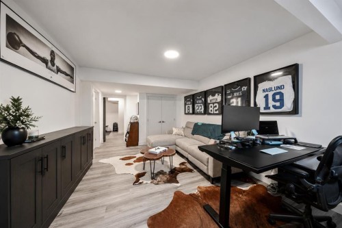 29 Sundown Close, Cochrane, AB - Indoor Photo Showing Office