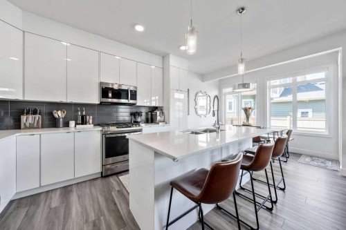 29 Sundown Close, Cochrane, AB - Indoor Photo Showing Kitchen With Upgraded Kitchen