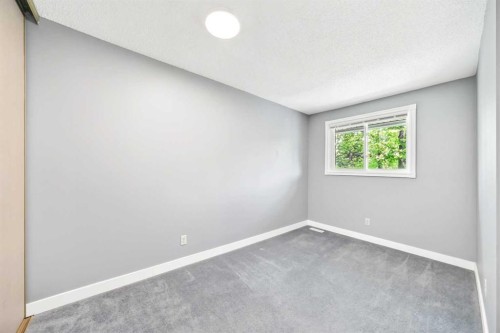 23-6915 Ranchview Drive Nw, Calgary, AB - Indoor Photo Showing Other Room