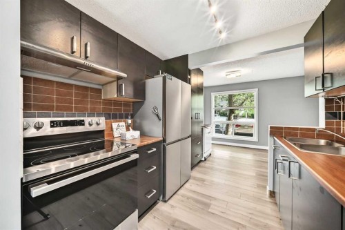 23-6915 Ranchview Drive Nw, Calgary, AB - Indoor Photo Showing Kitchen With Stainless Steel Kitchen With Double Sink With Upgraded Kitchen