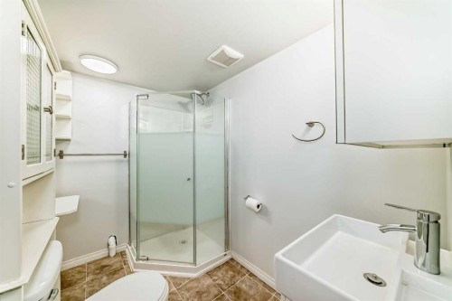 23-6915 Ranchview Drive Nw, Calgary, AB - Indoor Photo Showing Bathroom