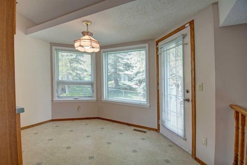 345 Sandringham Court Nw, Calgary, AB - Indoor Photo Showing Other Room