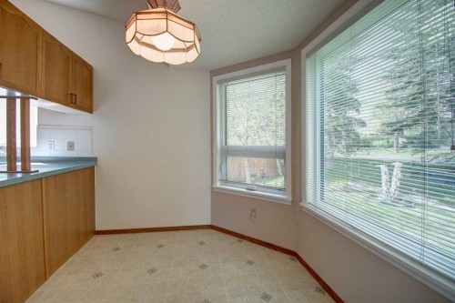 345 Sandringham Court Nw, Calgary, AB - Indoor Photo Showing Other Room