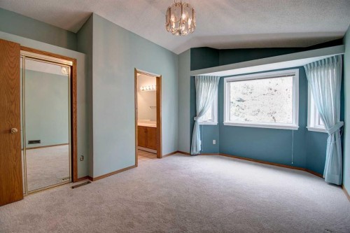 345 Sandringham Court Nw, Calgary, AB - Indoor Photo Showing Other Room