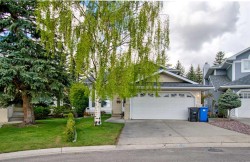 345 Sandringham Court NW Calgary, AB T3K 3V6