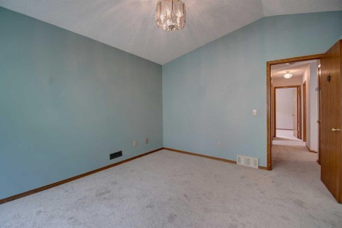 345 Sandringham Court Nw, Calgary, AB - Indoor Photo Showing Other Room