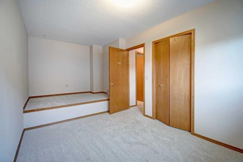 345 Sandringham Court Nw, Calgary, AB - Indoor Photo Showing Other Room