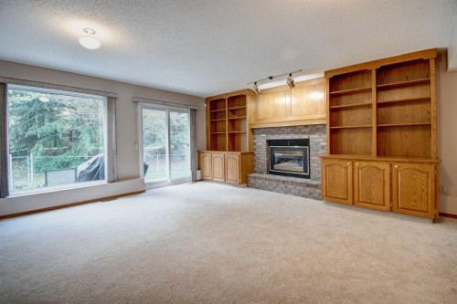 345 Sandringham Court Nw, Calgary, AB - Indoor Photo Showing Living Room With Fireplace