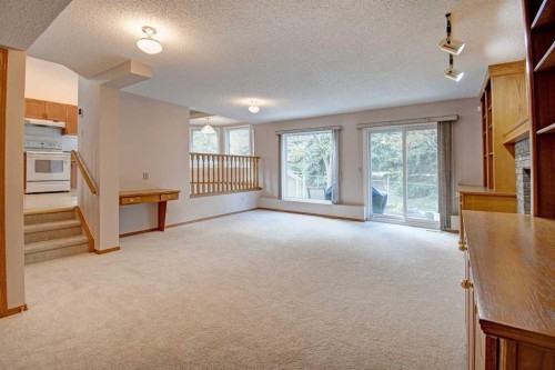 345 Sandringham Court Nw, Calgary, AB - Indoor Photo Showing Other Room
