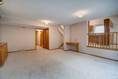 345 Sandringham Court Nw, Calgary, AB - Indoor Photo Showing Other Room