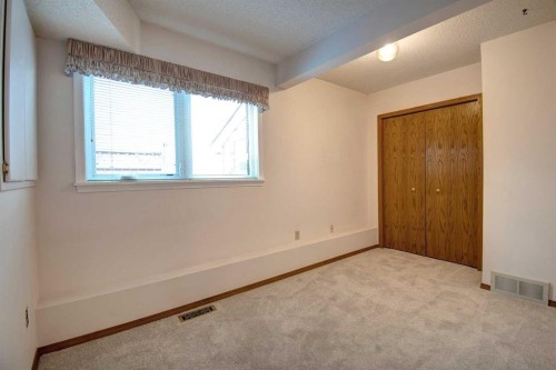 345 Sandringham Court Nw, Calgary, AB - Indoor Photo Showing Other Room