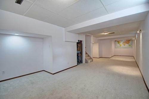 345 Sandringham Court Nw, Calgary, AB - Indoor Photo Showing Other Room