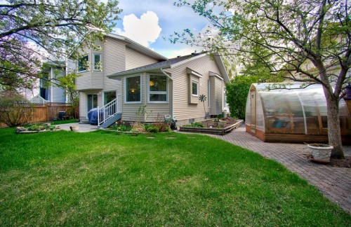 345 Sandringham Court Nw, Calgary, AB - Outdoor