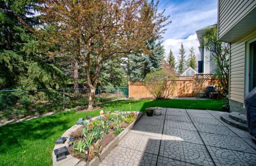 345 Sandringham Court Nw, Calgary, AB - Outdoor