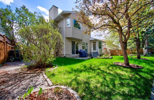 345 Sandringham Court Nw, Calgary, AB - Outdoor