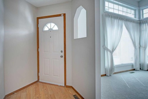 345 Sandringham Court Nw, Calgary, AB - Indoor Photo Showing Other Room