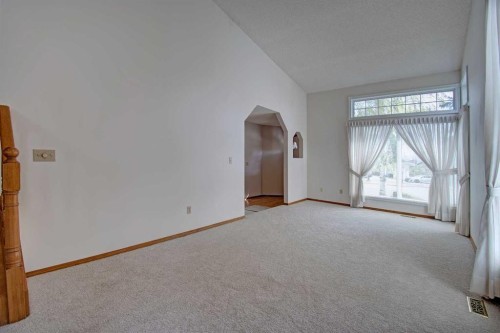 345 Sandringham Court Nw, Calgary, AB - Indoor Photo Showing Other Room