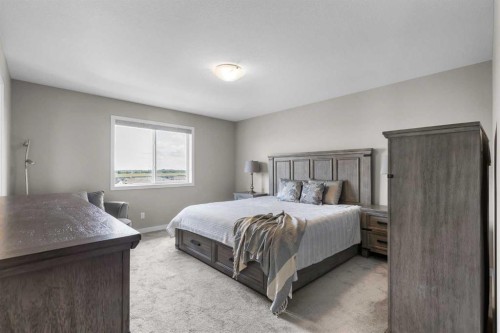 247 Hillcrest Heights Sw, Airdrie, AB - Indoor Photo Showing Bedroom