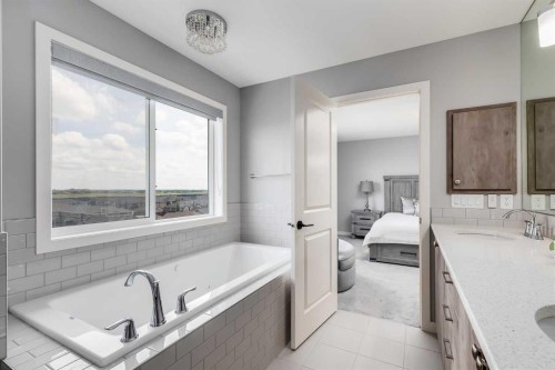 247 Hillcrest Heights Sw, Airdrie, AB - Indoor Photo Showing Bathroom