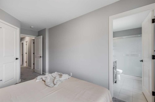 247 Hillcrest Heights Sw, Airdrie, AB - Indoor Photo Showing Bedroom