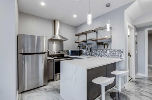 247 Hillcrest Heights Sw, Airdrie, AB - Indoor Photo Showing Kitchen With Upgraded Kitchen
