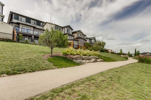 247 Hillcrest Heights Sw, Airdrie, AB - Outdoor