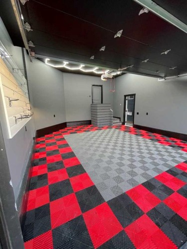247 Hillcrest Heights Sw, Airdrie, AB - Indoor Photo Showing Garage