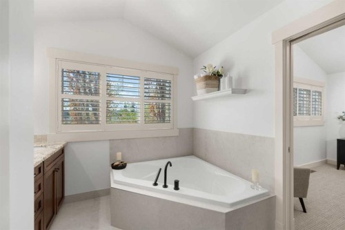 2341 6 Avenue Nw, Calgary, AB - Indoor Photo Showing Bathroom