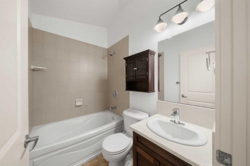 2341 6 Avenue Nw, Calgary, AB - Indoor Photo Showing Bathroom