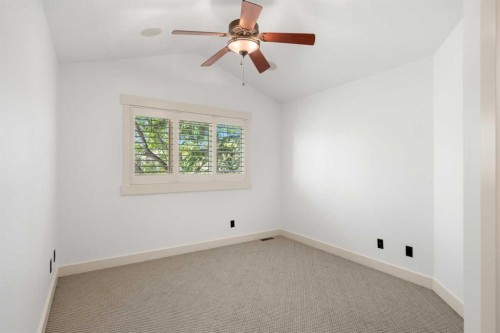 2341 6 Avenue Nw, Calgary, AB - Indoor Photo Showing Other Room