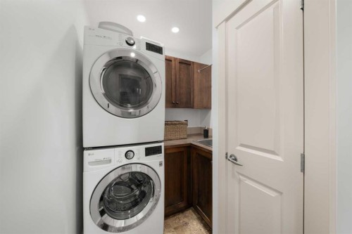2341 6 Avenue Nw, Calgary, AB - Indoor Photo Showing Laundry Room