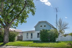 223 2 Street NORTHVulcan, AB T0L 2B0