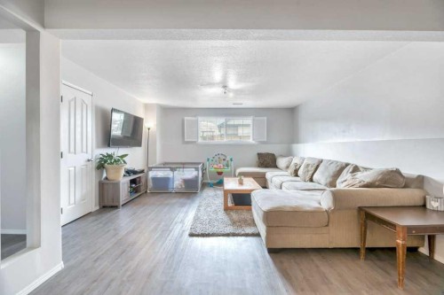 389 Strathford Crescent, Strathmore, AB - Indoor Photo Showing Living Room