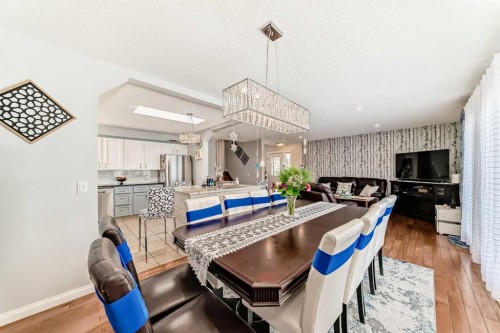 43 Beaconsfield Way Nw, Calgary, AB - Indoor Photo Showing Dining Room
