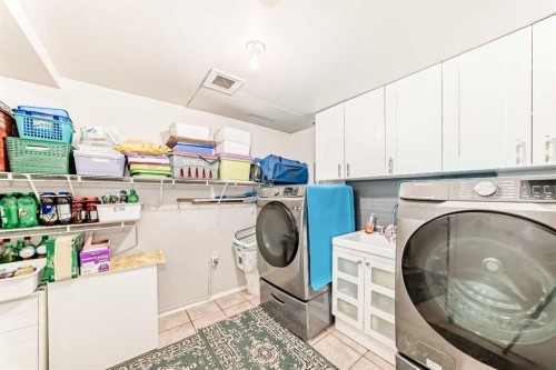 43 Beaconsfield Way Nw, Calgary, AB - Indoor Photo Showing Laundry Room
