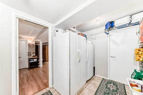 43 Beaconsfield Way Nw, Calgary, AB - Indoor