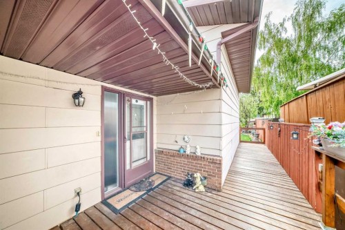 43 Beaconsfield Way Nw, Calgary, AB - Outdoor With Deck Patio Veranda With Exterior