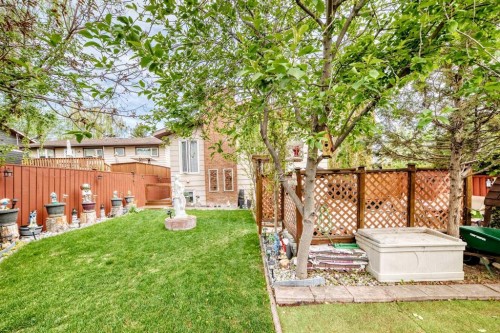 43 Beaconsfield Way Nw, Calgary, AB - Outdoor