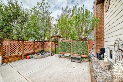 43 Beaconsfield Way Nw, Calgary, AB - Outdoor With Deck Patio Veranda