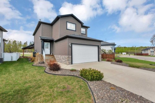 1204 1 Street NE Sundre, AB T0M 1X0