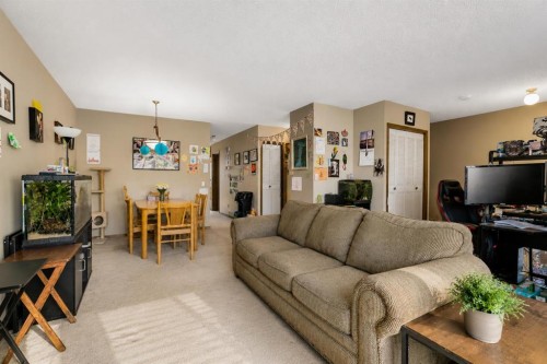 138 Dalhousie Road Nw, Calgary, AB - Indoor Photo Showing Living Room