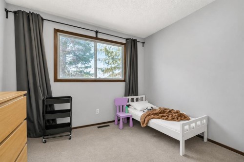 138 Dalhousie Road Nw, Calgary, AB - Indoor Photo Showing Bedroom