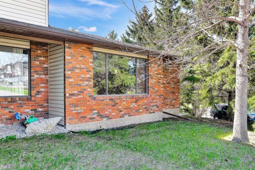 138 Dalhousie Road Nw, Calgary, AB - Outdoor